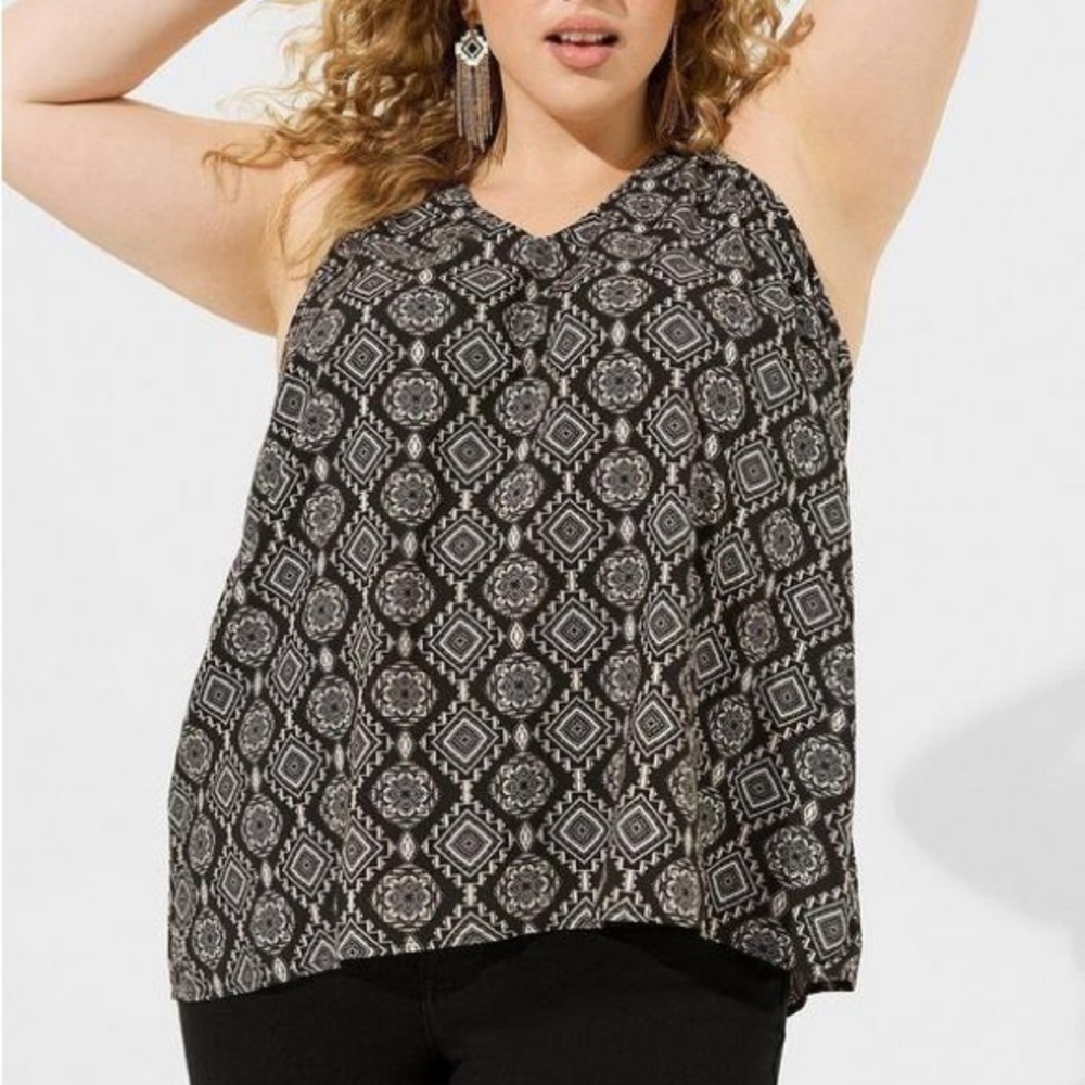 Torrid Challis Stitch Detail Sleeveless Tank Top Geo Black White 4X Geometric